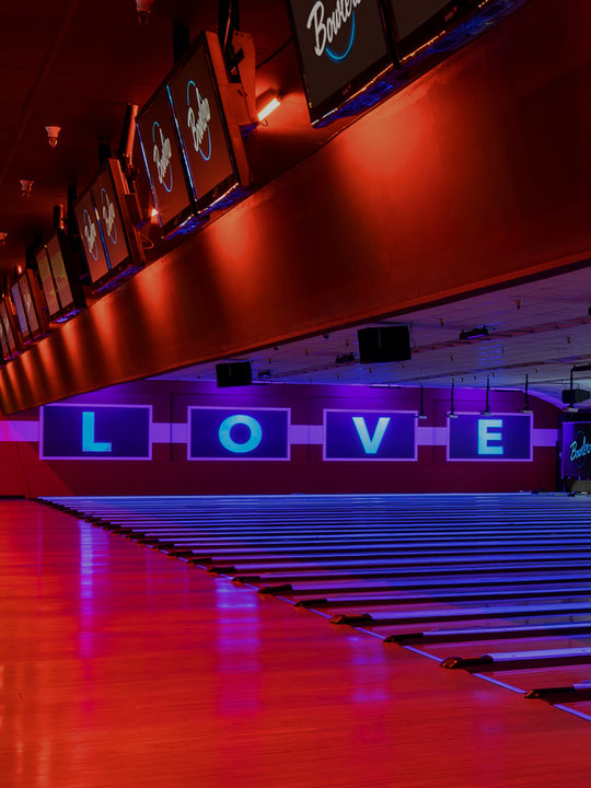 Bowling Alley, Sports Bar, Arcade, & Event Venues | Bowlero Milpitas