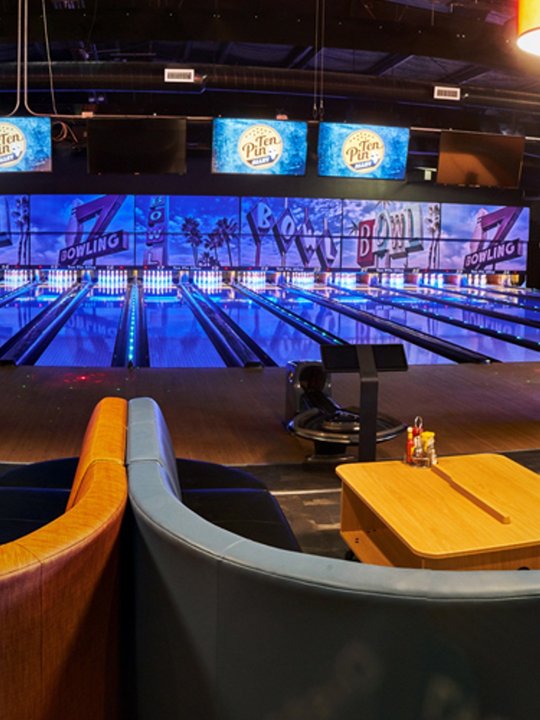 Ten pin bowling deals alley