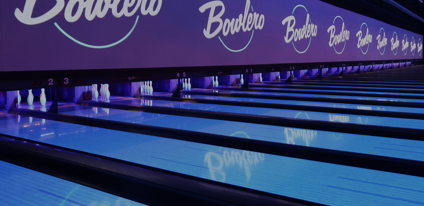 Bowling Alley & Lounge Area In Brooklyn Park | Bowlero