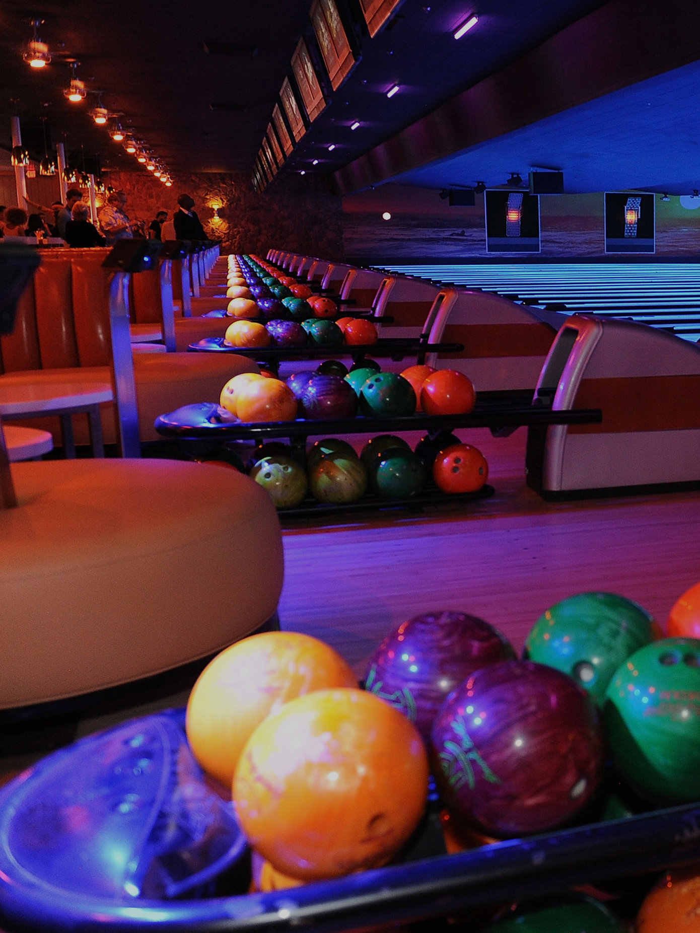 Bowling Alley & Lounge Area In Mar Vista, LA | Bowlero