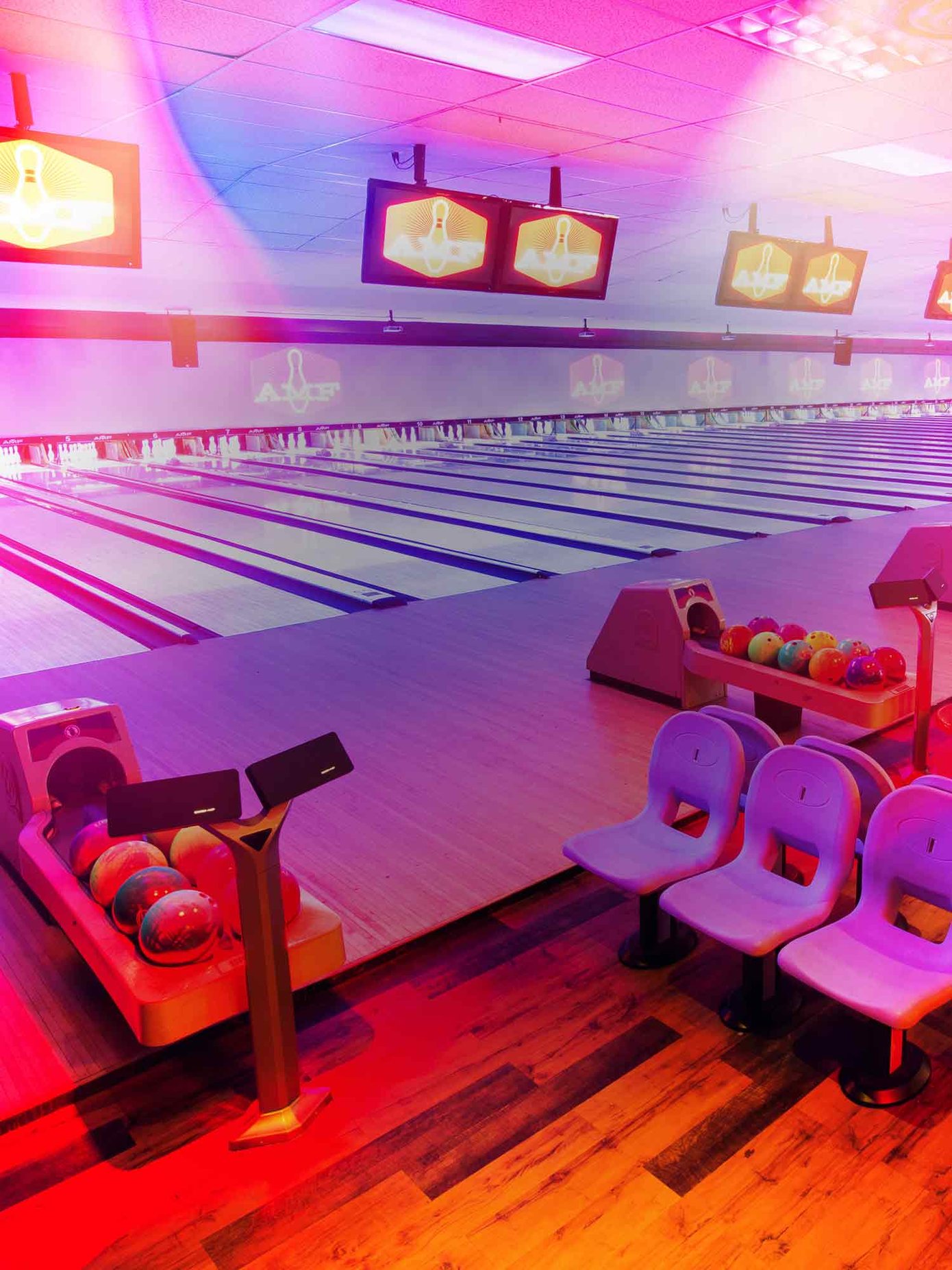 Bowling Alley & Party Venue in San Antonio, Bowlero Thousand Oaks Bowlero